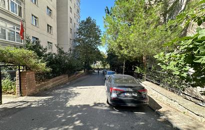 Uğurmumcu'da Çift Balkon Ara Kat Yenilenmış 3+1 Satılık Daire