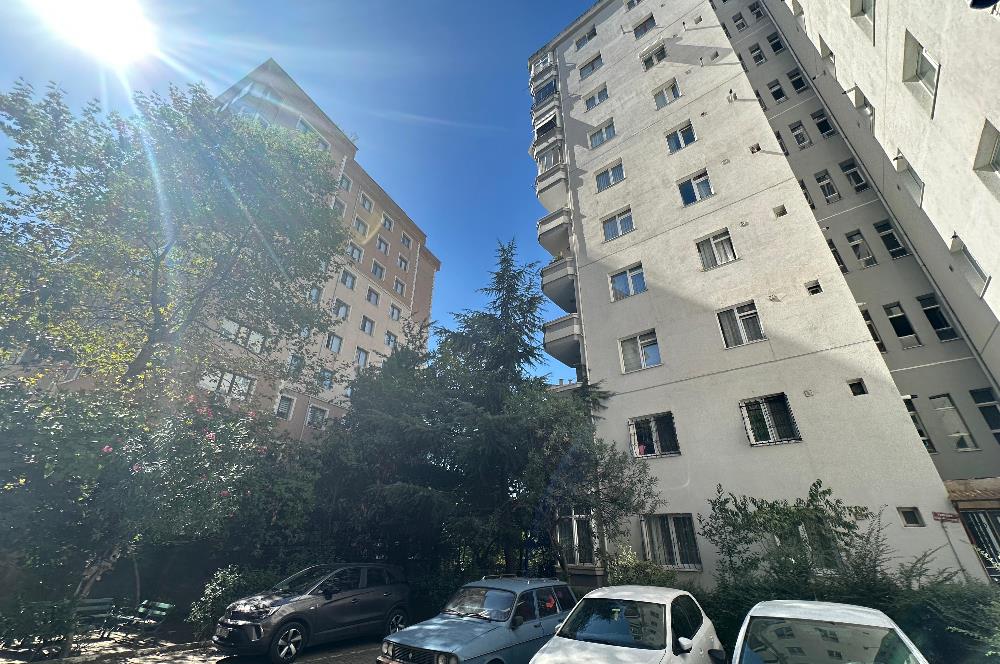 Uğurmumcu'da Çift Balkon Ara Kat Yenilenmış 3+1 Satılık Daire