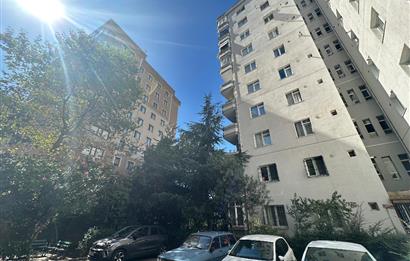 Uğurmumcu'da Çift Balkon Ara Kat Yenilenmış 3+1 Satılık Daire