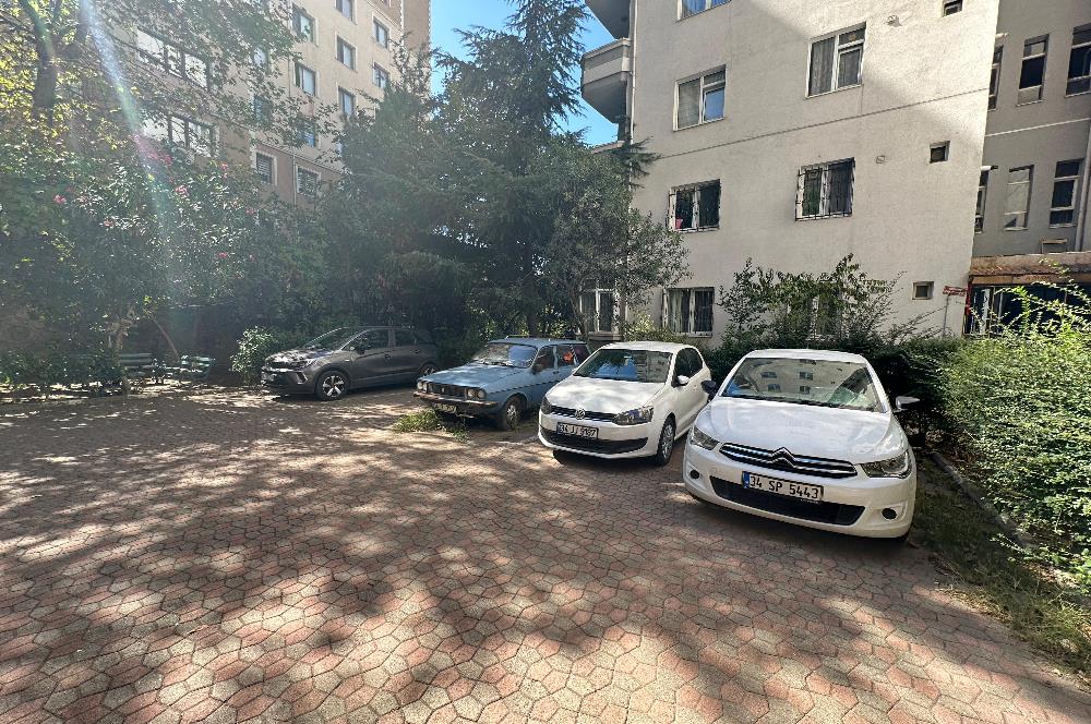 Uğurmumcu'da Çift Balkon Ara Kat Yenilenmış 3+1 Satılık Daire