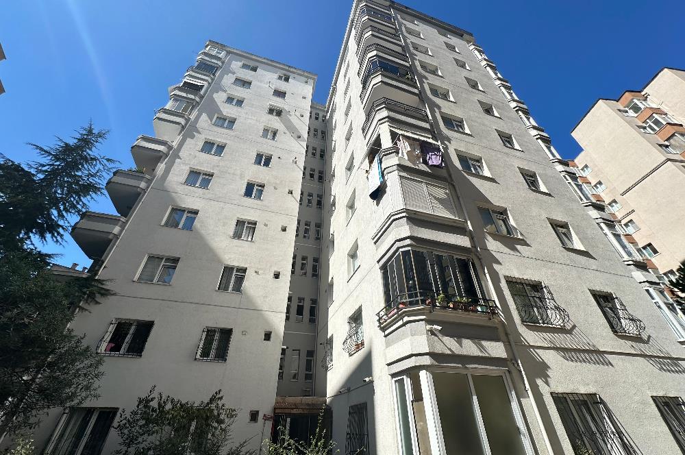 Uğurmumcu'da Çift Balkon Ara Kat Yenilenmış 3+1 Satılık Daire