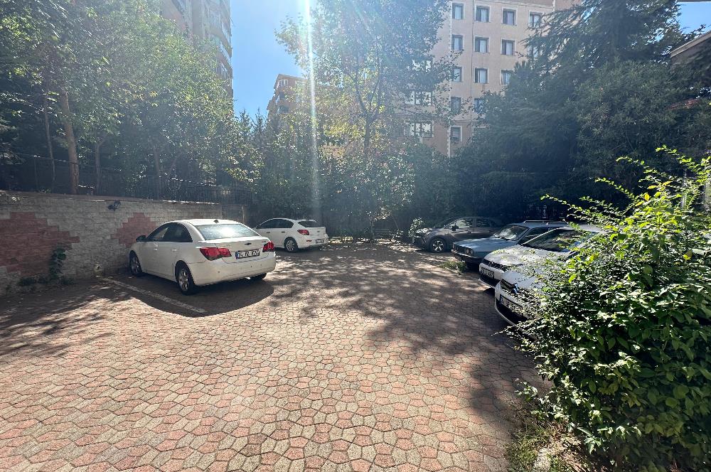 Uğurmumcu'da Çift Balkon Ara Kat Yenilenmış 3+1 Satılık Daire