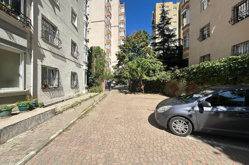 Uğurmumcu'da Çift Balkon Ara Kat Yenilenmış 3+1 Satılık Daire