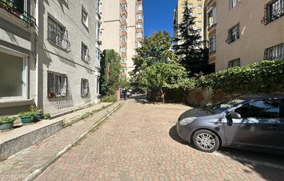 Uğurmumcu'da Çift Balkon Ara Kat Yenilenmış 3+1 Satılık Daire