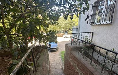 Uğurmumcu'da Çift Balkon Ara Kat Yenilenmış 3+1 Satılık Daire