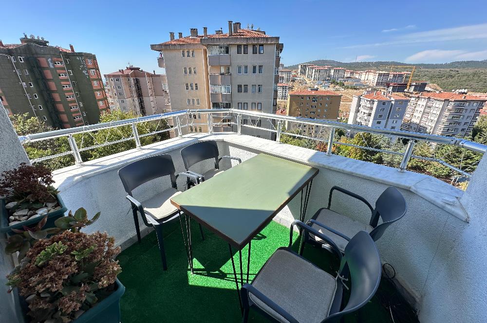 Uğurmumcu'da Çift Balkon Ara Kat Yenilenmış 3+1 Satılık Daire