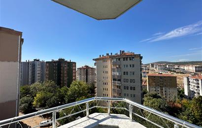 Uğurmumcu'da Çift Balkon Ara Kat Yenilenmış 3+1 Satılık Daire