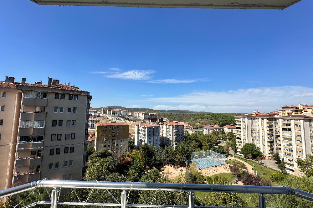 Uğurmumcu'da Çift Balkon Ara Kat Yenilenmış 3+1 Satılık Daire