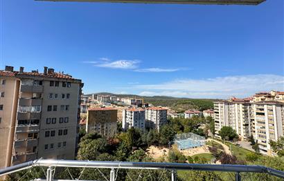 Uğurmumcu'da Çift Balkon Ara Kat Yenilenmış 3+1 Satılık Daire