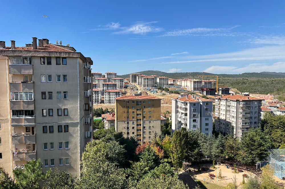 Uğurmumcu'da Çift Balkon Ara Kat Yenilenmış 3+1 Satılık Daire