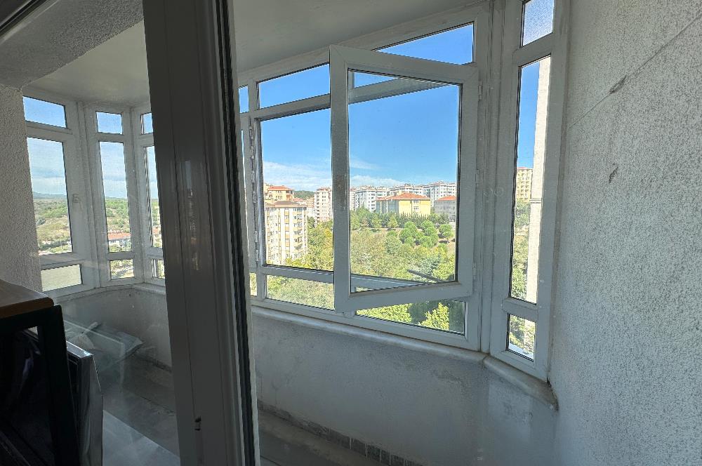 Uğurmumcu'da Çift Balkon Ara Kat Yenilenmış 3+1 Satılık Daire