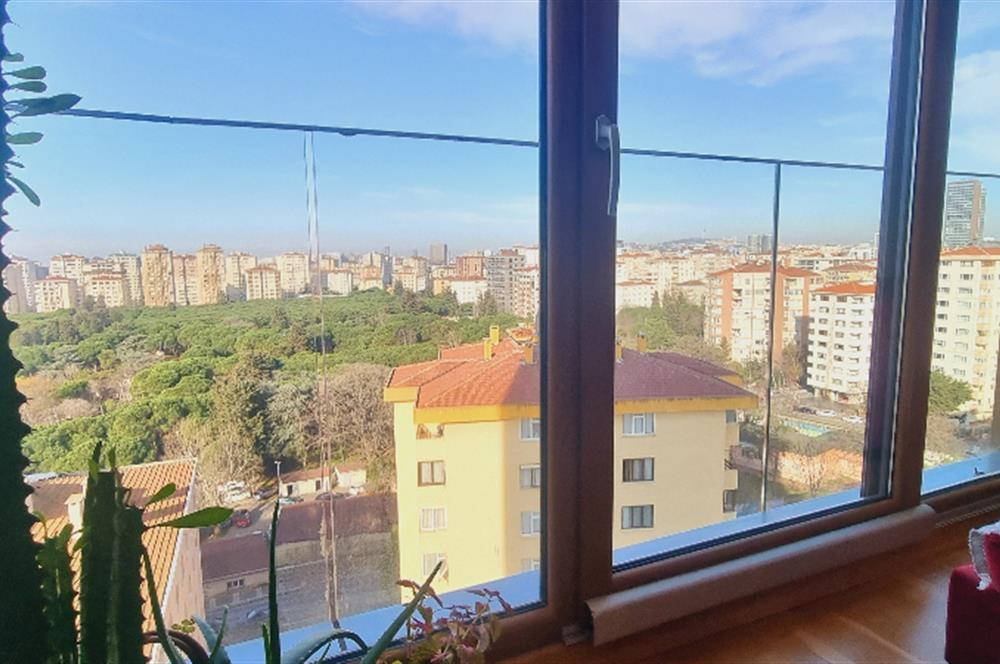 Kadıköy Kozyatağı, 3+1 Apartment: A Serene Life with Forest Views!