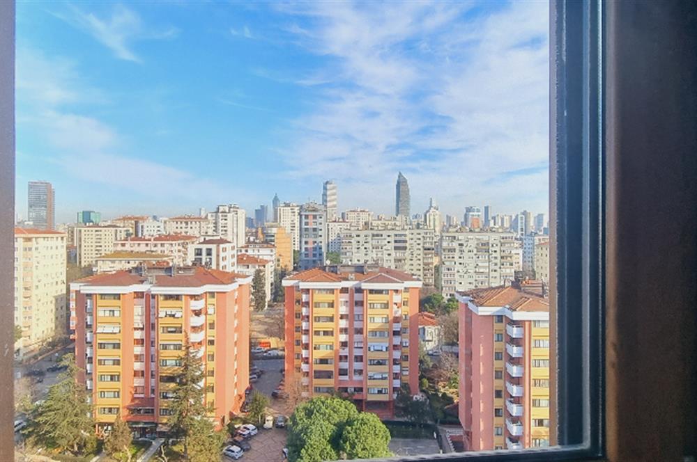 Kadıköy Kozyatağı, 3+1 Apartment: A Serene Life with Forest Views!