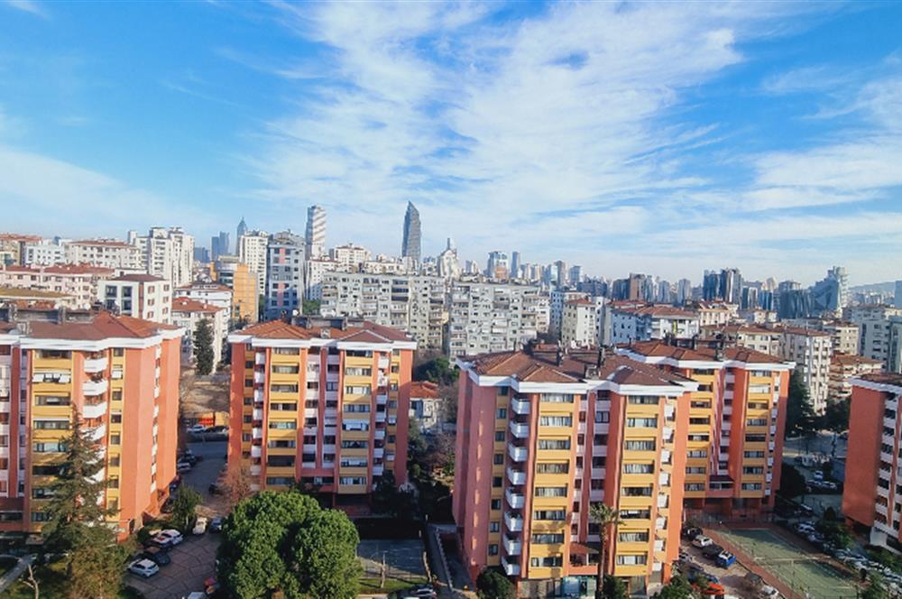 Kadıköy Kozyatağı, 3+1 Apartment: A Serene Life with Forest Views!