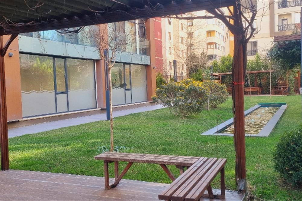 Kadıköy Kozyatağı, 3+1 Apartment: A Serene Life with Forest Views!