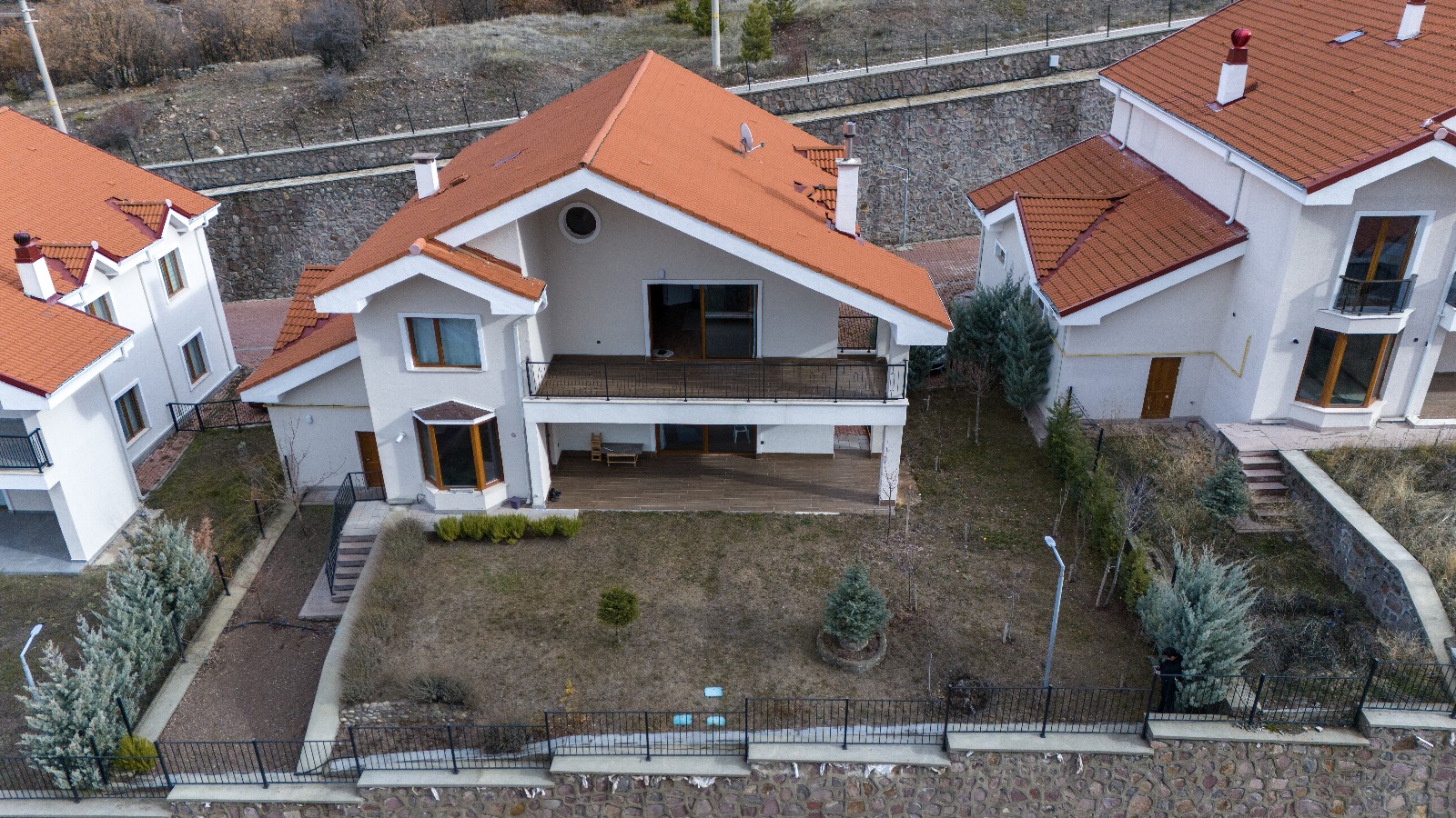 KIZILCAHAMAM ELİZ SİTESİNDE LUKS VİLLA