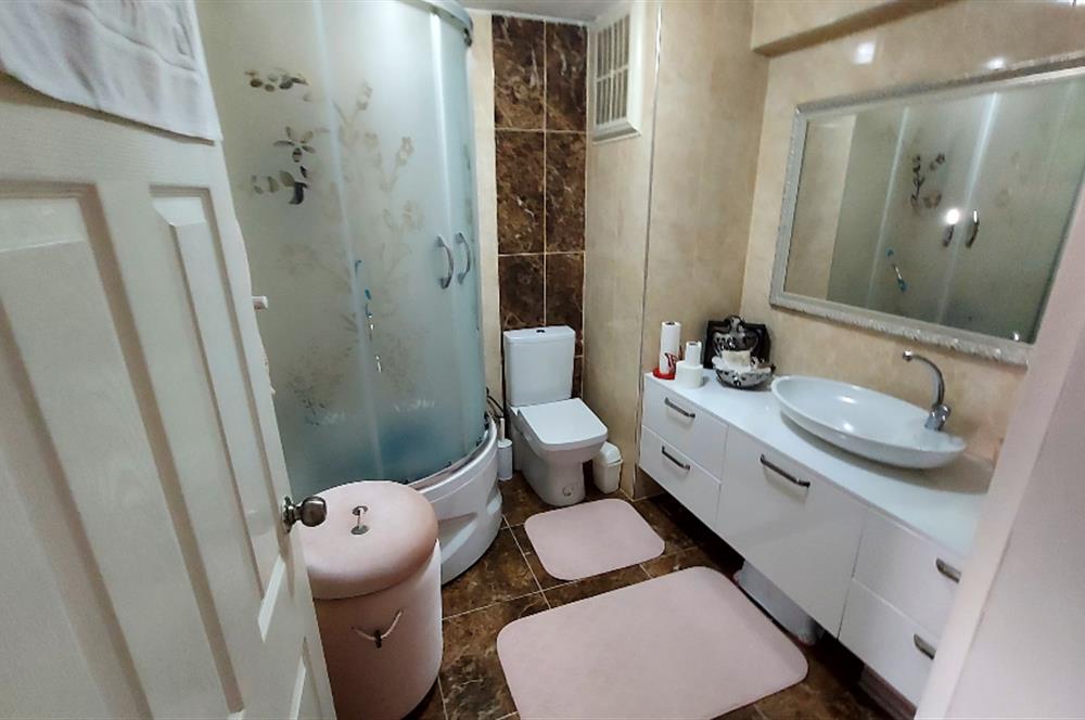 Taşdelen Merkez Sitede Ebeveyn Banyolu Yapılı 3+1 Satılık Daire