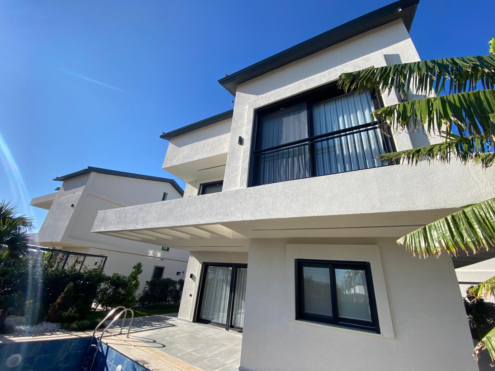 DİDİM EFELER'DE 4+1 TRİPLEKS MÜSTAKİL HAVUZLU VİLLA 