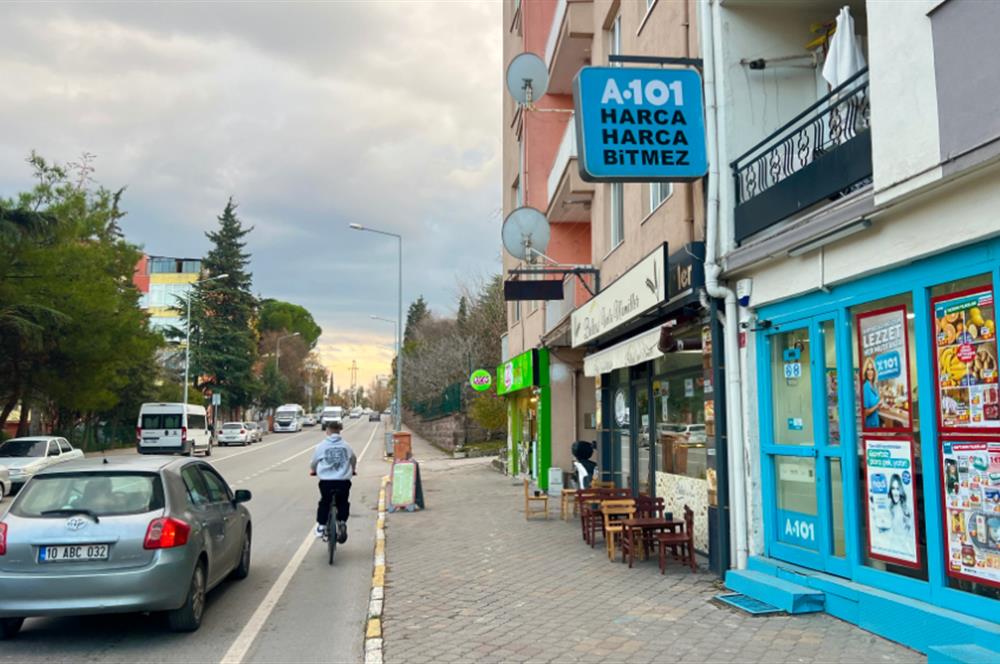 C21 BAL'DAN SOMA CADDESİ ÜZERİNDE SATILIK YATIRIMLIK İŞ YERİ