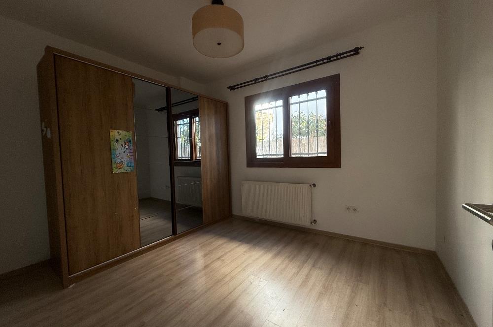 Ortakent Merkezi Konumda Geniş Bahçe Kullanımlı Kiralık Daire