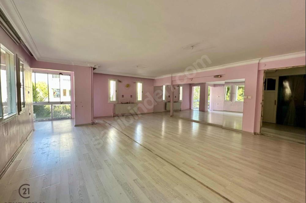 Çamlık'ta Cadde Üzerinde 520 m2 Kiralık Komple İşyeri Binası