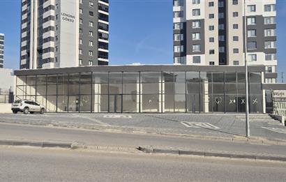 CENTURY 21 VİZYON'DAN 385 M2 CADDE ÜZERİNDE KİRALIK DÜKKAN