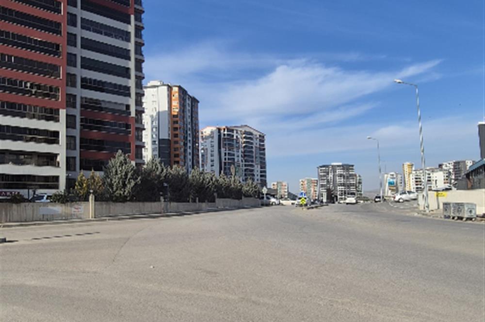 CENTURY 21 VİZYON'DAN 385 M2 CADDE ÜZERİNDE KİRALIK DÜKKAN