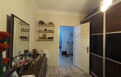 Gürpınar Cami yanında Cadde üzerinde 3+2 dubleks daire.