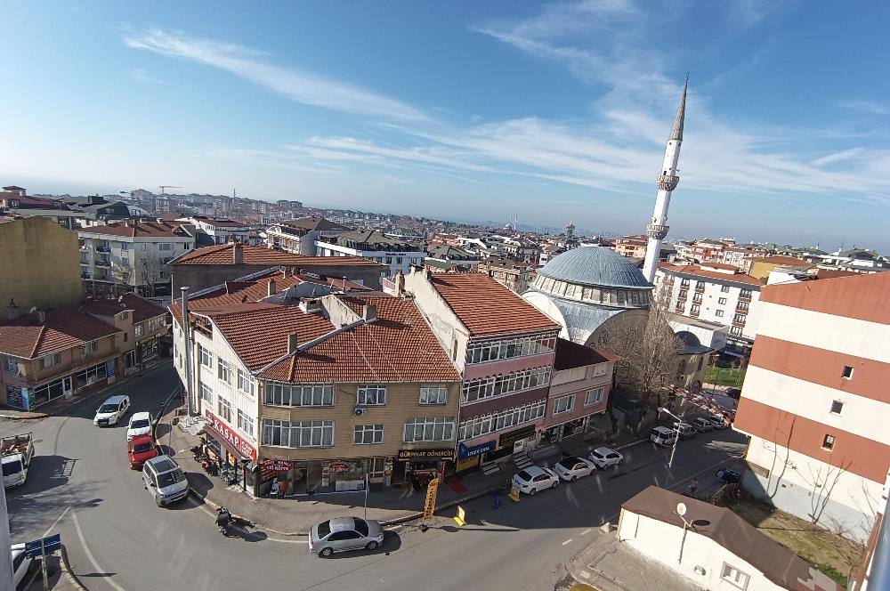 Gürpınar Cami yanında Cadde üzerinde 3+2 dubleks daire.