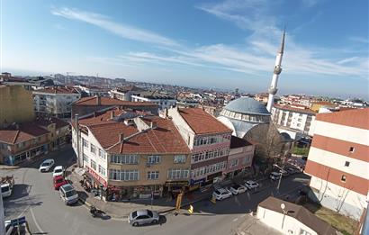 Gürpınar Cami yanında Cadde üzerinde 3+2 dubleks daire.