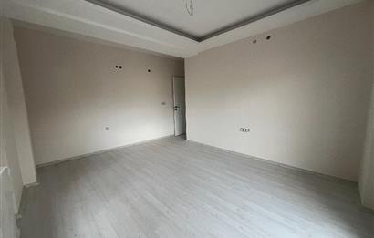 1218395886 Karşıyaka Bahçelievler'de Cadde Üzeri Ön Cephe 2+1 Sıfır Daire 