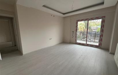 1218395886 Karşıyaka Bahçelievler'de Cadde Üzeri Ön Cephe 2+1 Sıfır Daire 