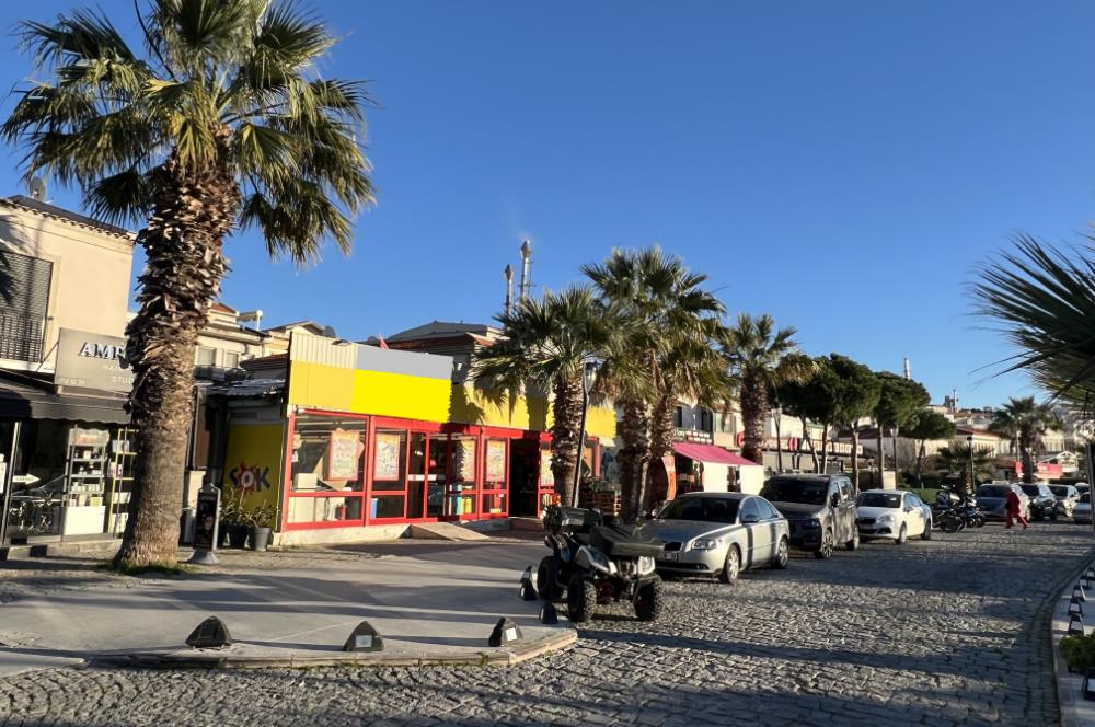 ÇEŞME MARİNA'DA ÇOK DEĞERLİ VE MERKEZİ KONUMDA DÜKKAN