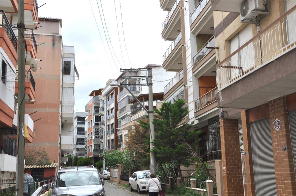 Karşıyaka Dedebaşı'nda Arakat Satılık 3+1 100 m2 Köşe Daire