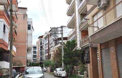 Karşıyaka Dedebaşı'nda Arakat Satılık 3+1 100 m2 Köşe Daire