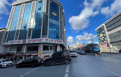 Tramvay Durağı Karşısı Yeni Nesil Fırın Sistemli Köşe Restoran