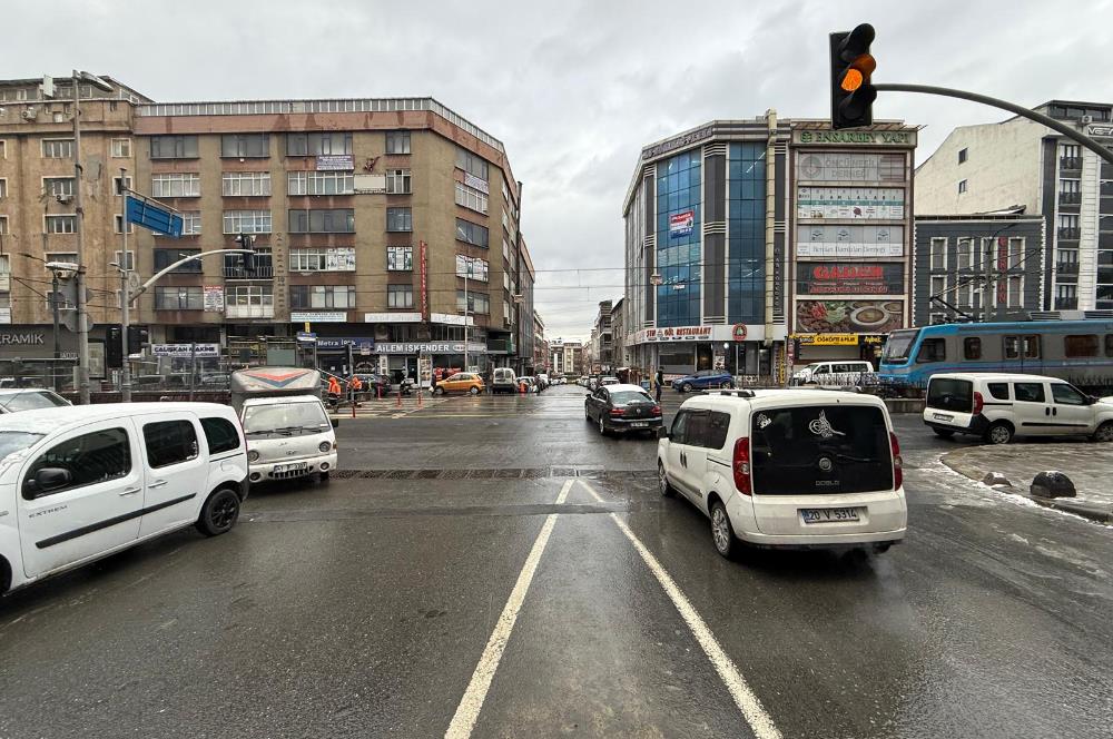 Sultangazi Kiralık Ofis Eski Edirne Asfaltı Üzeri Cadde Cephe