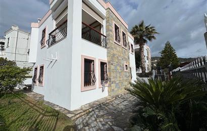 Bodrum Kalesi ve Deniz Manzaralı Eşyasız Kiralık Müstakil Dubleks Villa