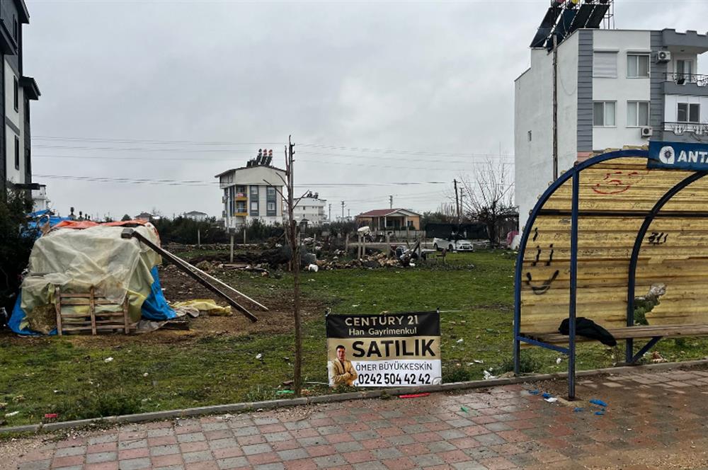 DÖŞEMEALTI YENİKÖY TİCARİ+KONUT 333 m2 YOLA SIFIR ARSA