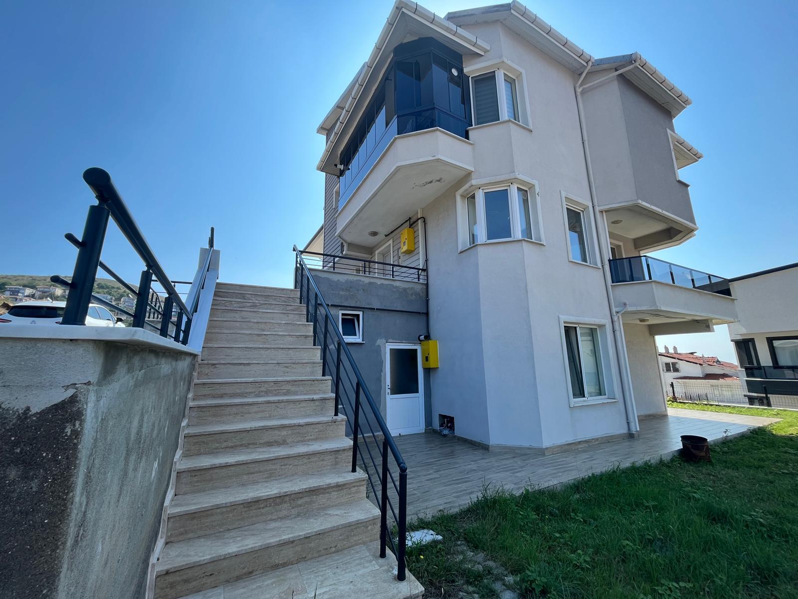 KARAKUM LESYA SİTESİNDE SATILIK 5+2 İKİZ VİLLA