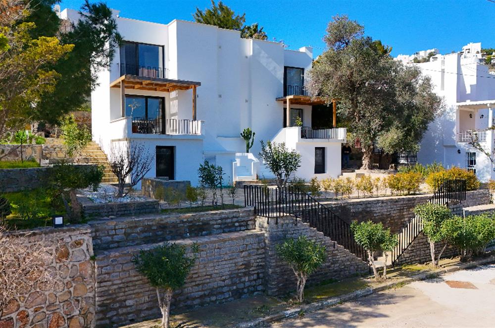 Bodrum Turgutreis'te Denize Sıfır Site İçerisinde Satılık Villa