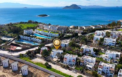 Bodrum Turgutreis'te Denize Sıfır Site İçerisinde Satılık Villa