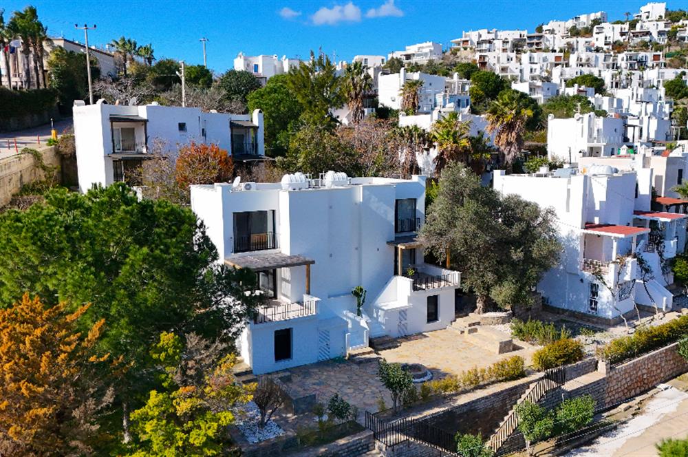 Bodrum Turgutreis'te Denize Sıfır Site İçerisinde Satılık Villa