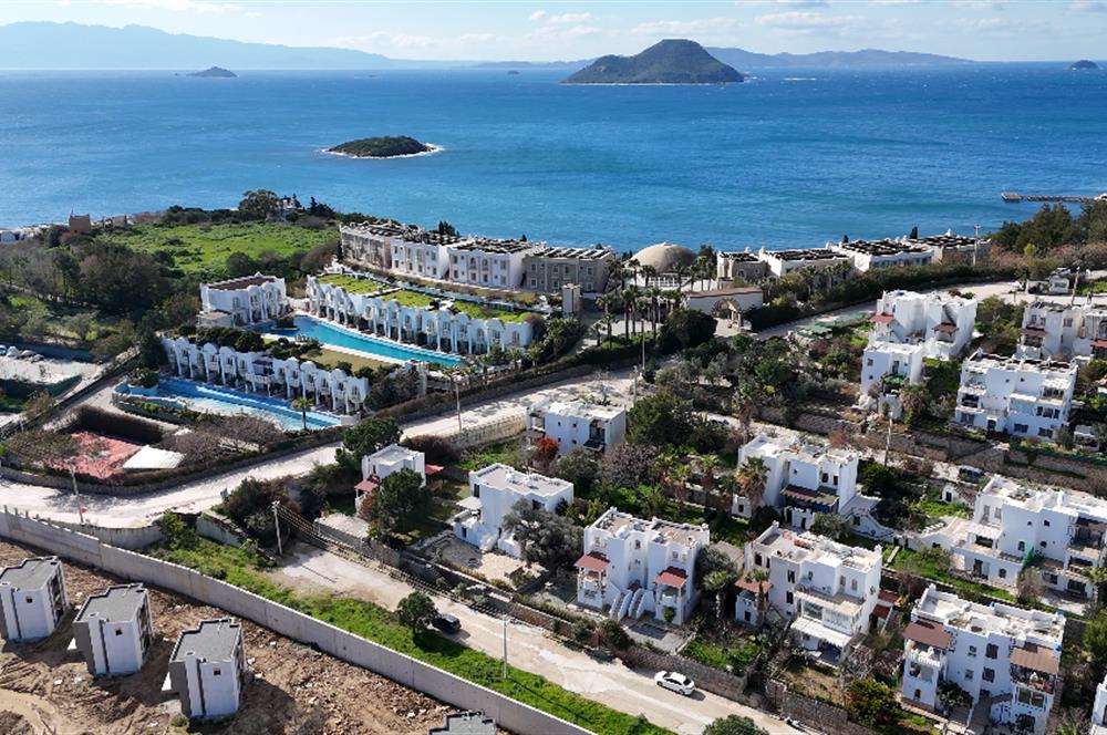 Bodrum Turgutreis'te Denize Sıfır Site İçerisinde Satılık Villa