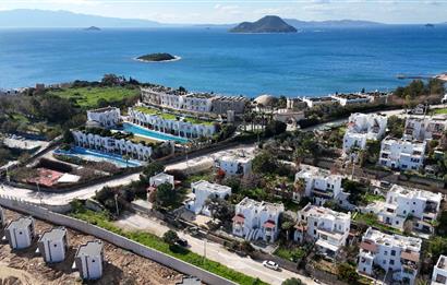 Bodrum Turgutreis'te Denize Sıfır Site İçerisinde Satılık Villa