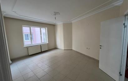 C21 LOCA'DAN ÇARŞI MERKEZDE SATILIK 2+1 OFİS 