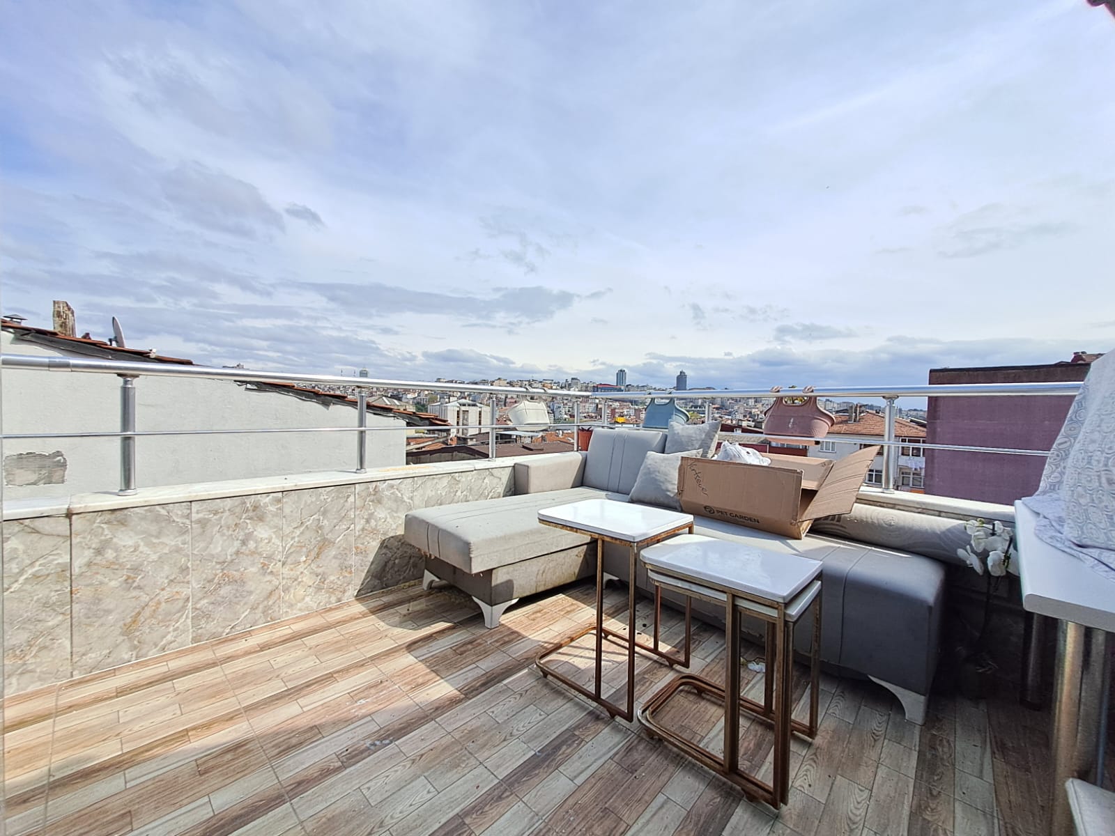 KÜÇÜK PİYALE  AİLE APARTMANINDA  ASANSÖRLÜ SATILIK 3+2 DUBLEKS 