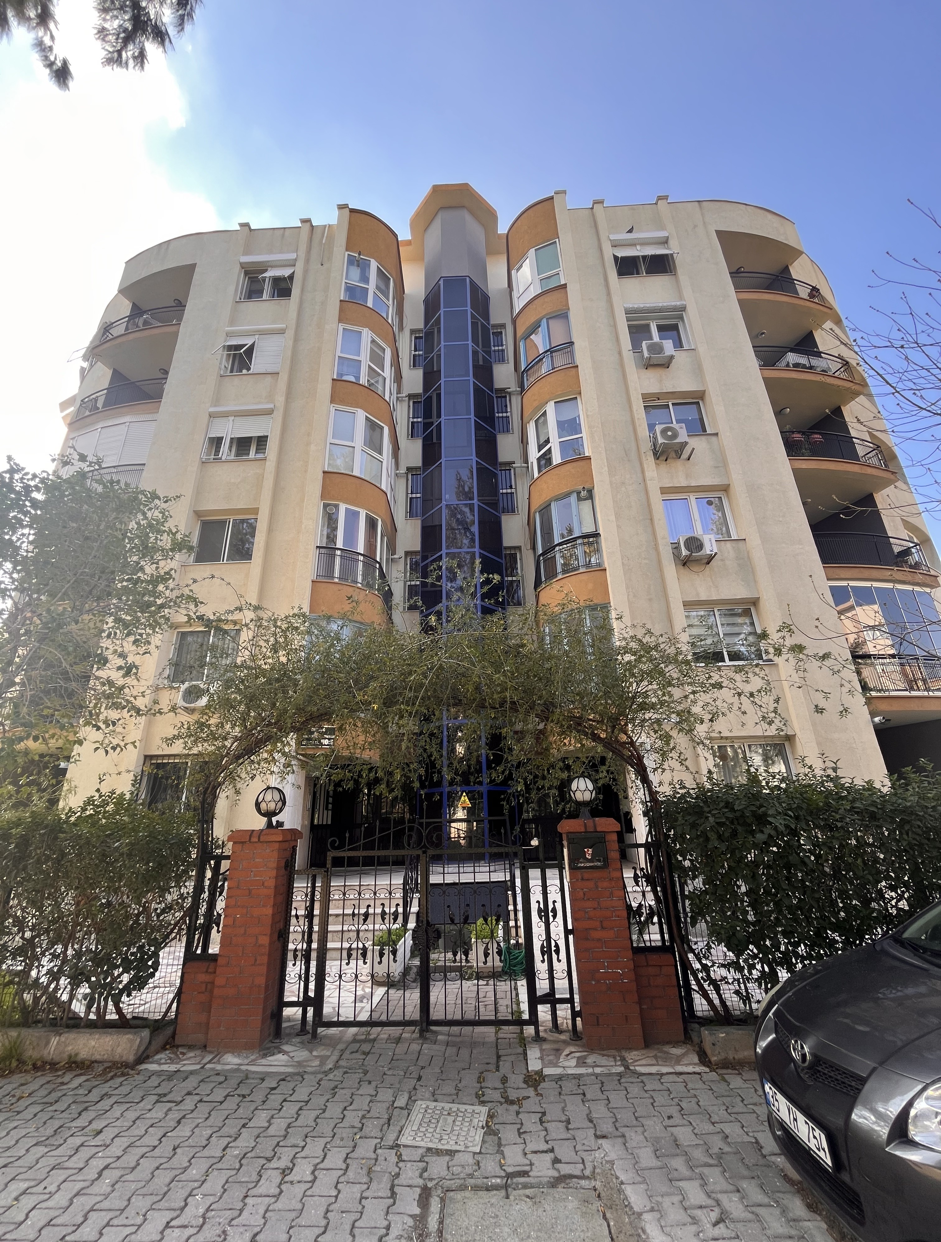 Çiğli Ataşehir Pelit Bayraktar Sitesinde 3+1 Satılık Daire