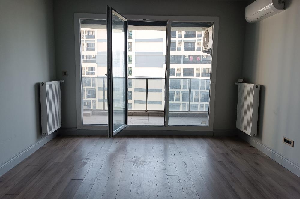 Avenue İstanbul Rezidans'da satılık E 5 cepheli 1+1 daire..