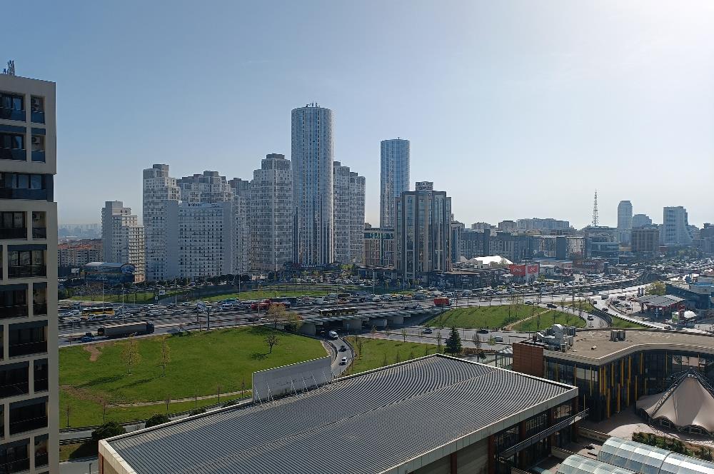 Avenue İstanbul Rezidans'da satılık E 5 cepheli 1+1 daire..